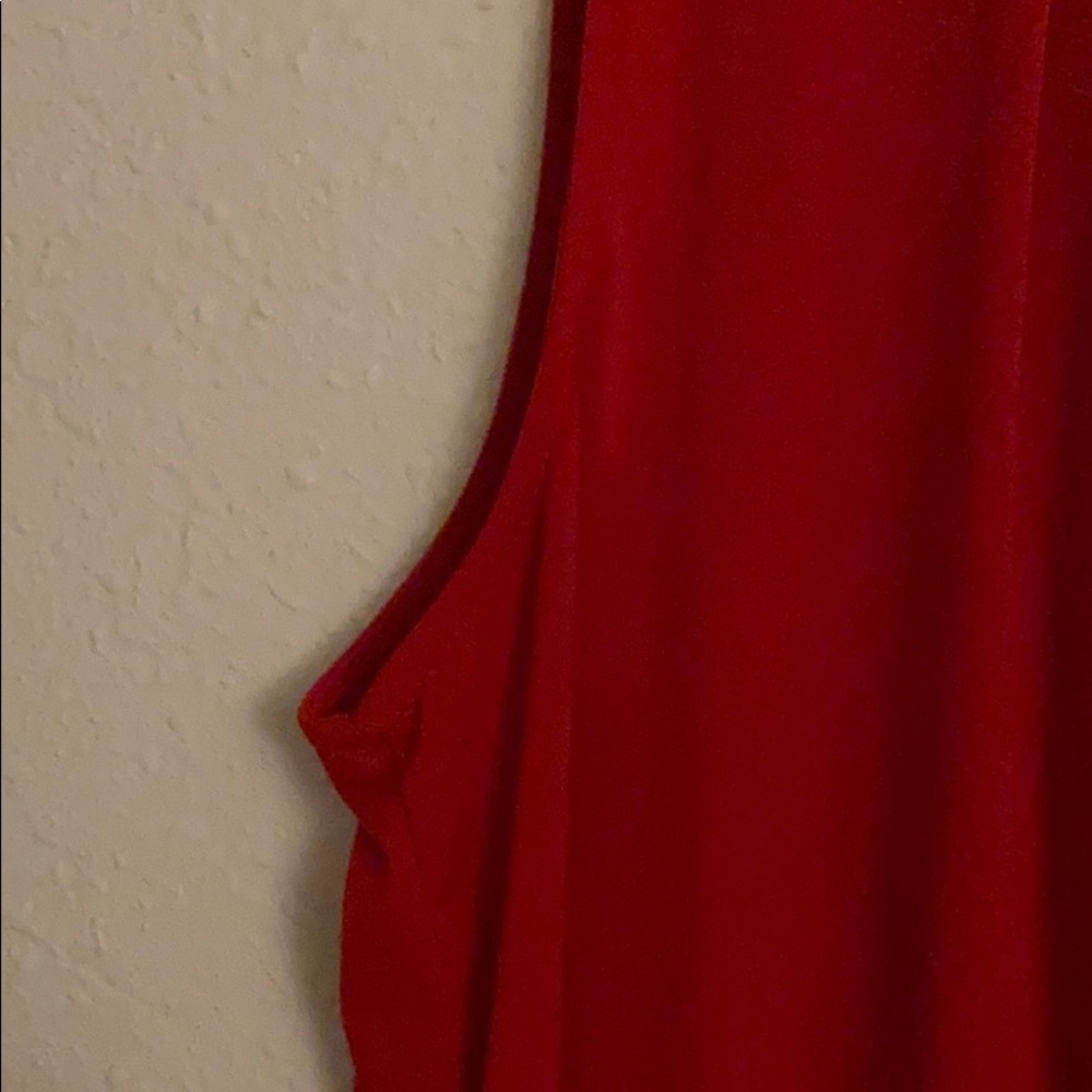 Red top - Picture 3 of 5